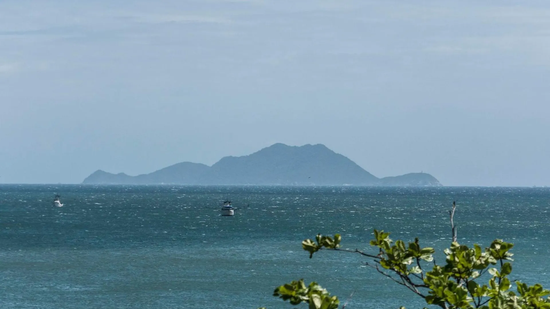 Vista Sem Igual Para O Mar Nos Ingleses Ing828 Florianopolis 0*,  Brazil